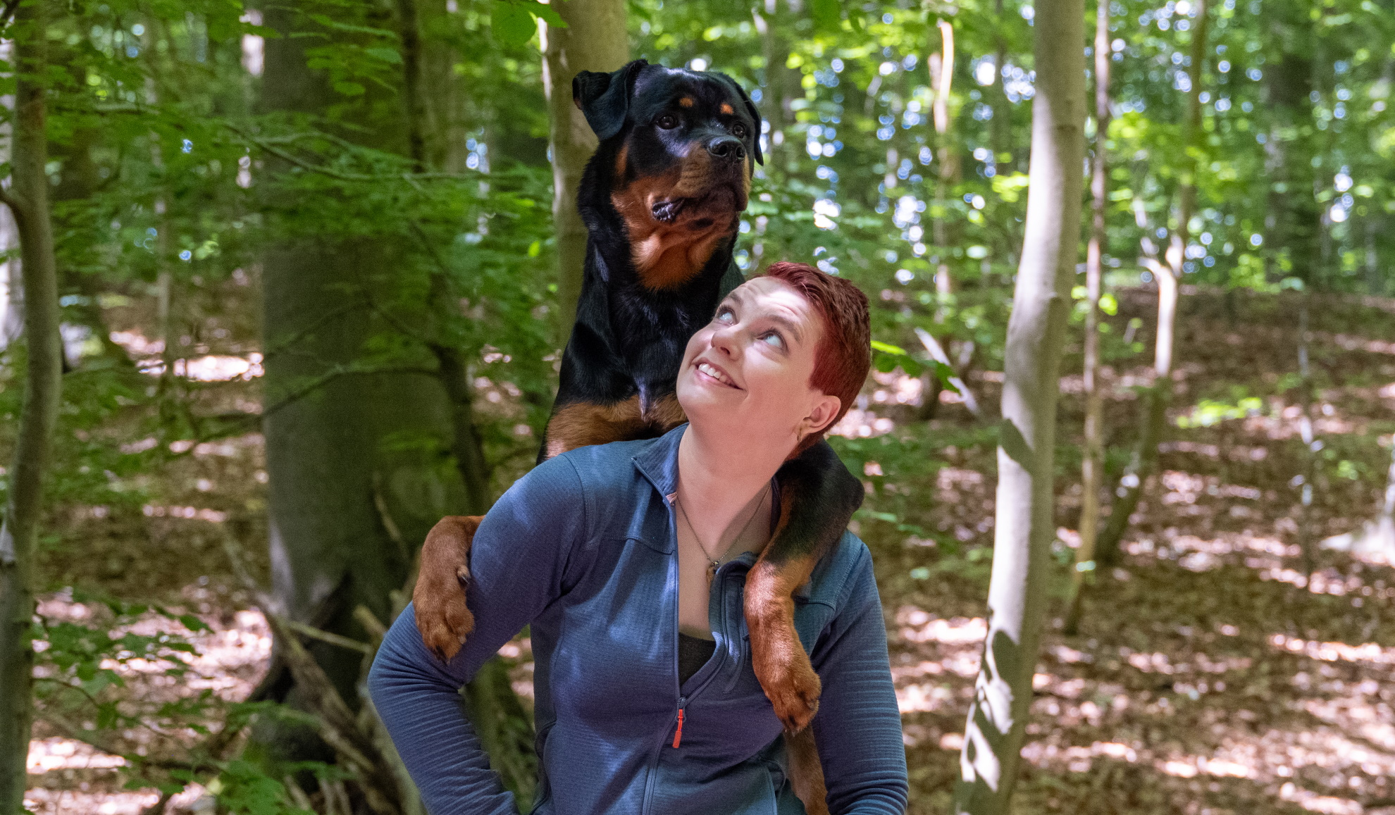 Hundetrainerin der Hundeschule Kiel mit Rottweiler